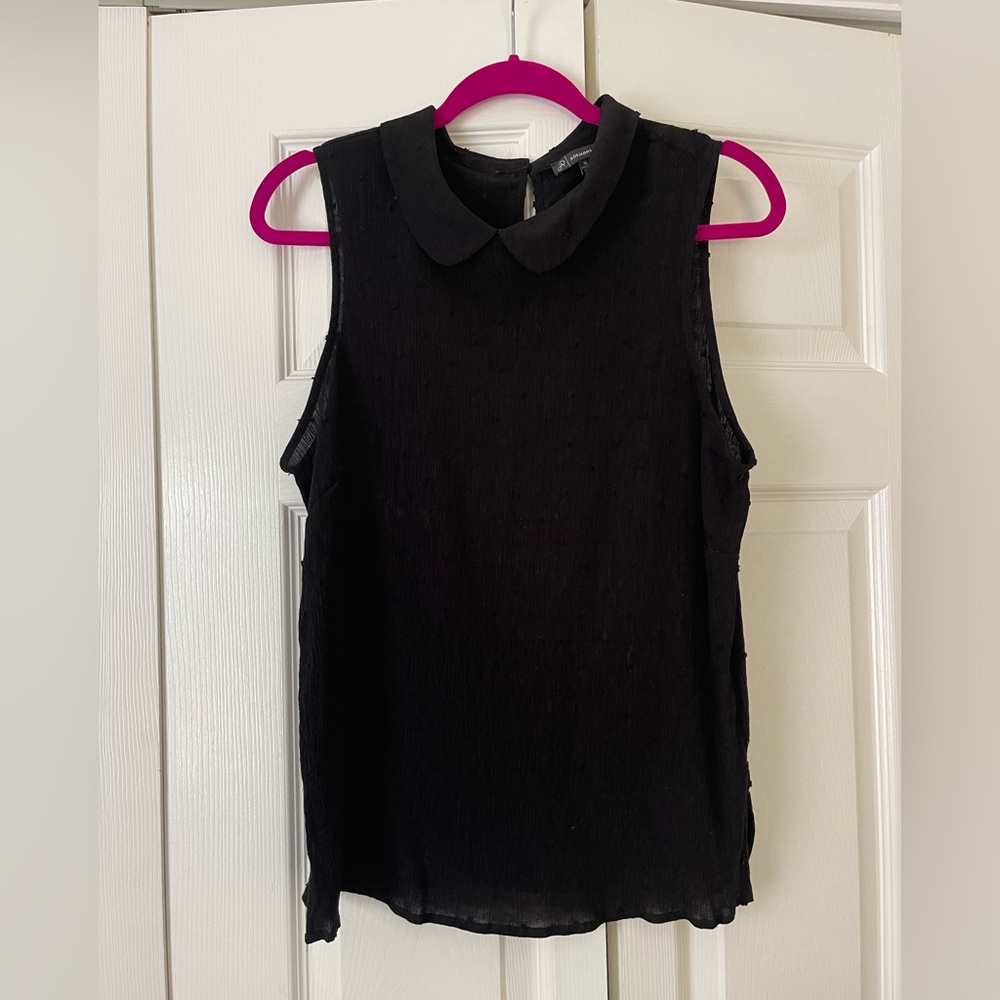 Adrianna Papell Collared Swiss Dot Sleeveless Blouse 
Size 12
Great Condition